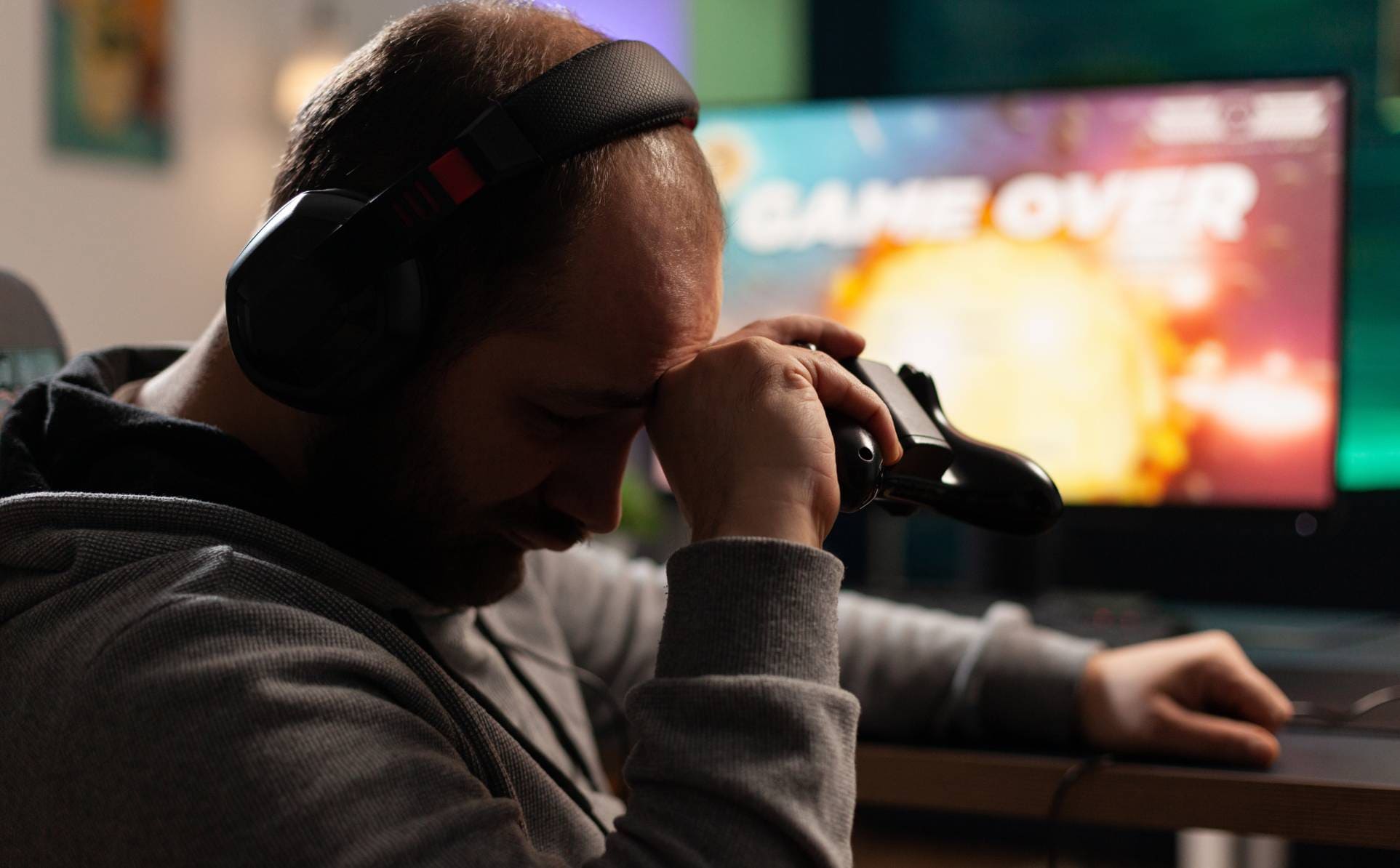 Person struggling with addiction to Adderall and gaming.