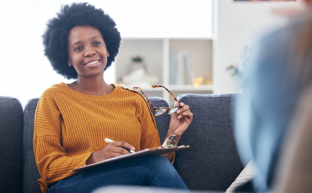 Counselor speaking with a client during detox near Hollywood, Florida.