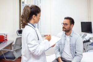 A man talks to his doctor about how to detox from cocaine