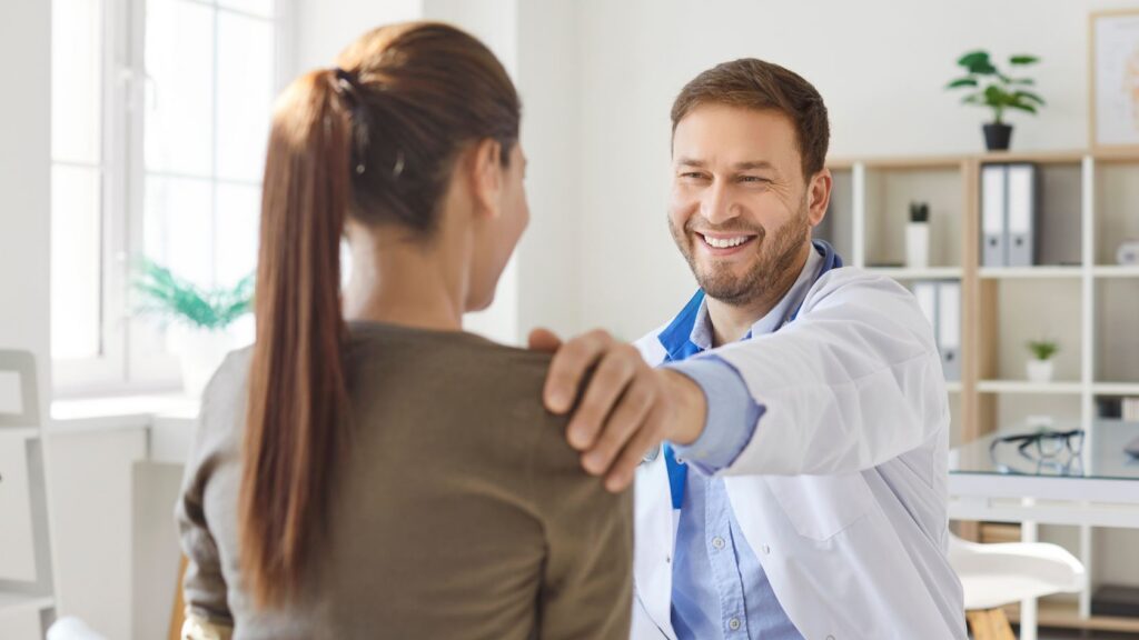 Healthcare professional providing support to a client in detox near Palm Beach, FL.